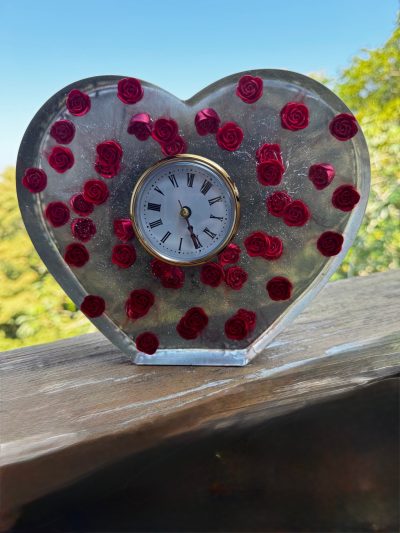 20250318_201007485_iOS Resin Clocks - 2 styles heart shape and arched